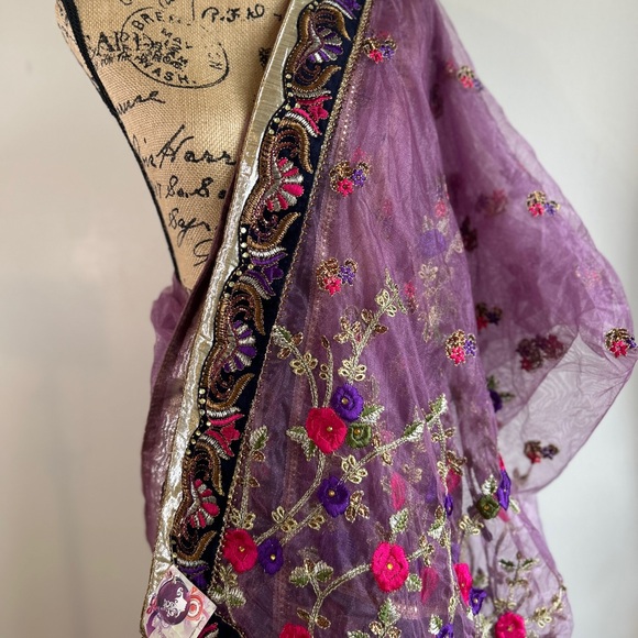 NWT Saree Swarg Embroidered Embellished Purple Net Saree with Gold Lame Trim - Picture 7 of 15